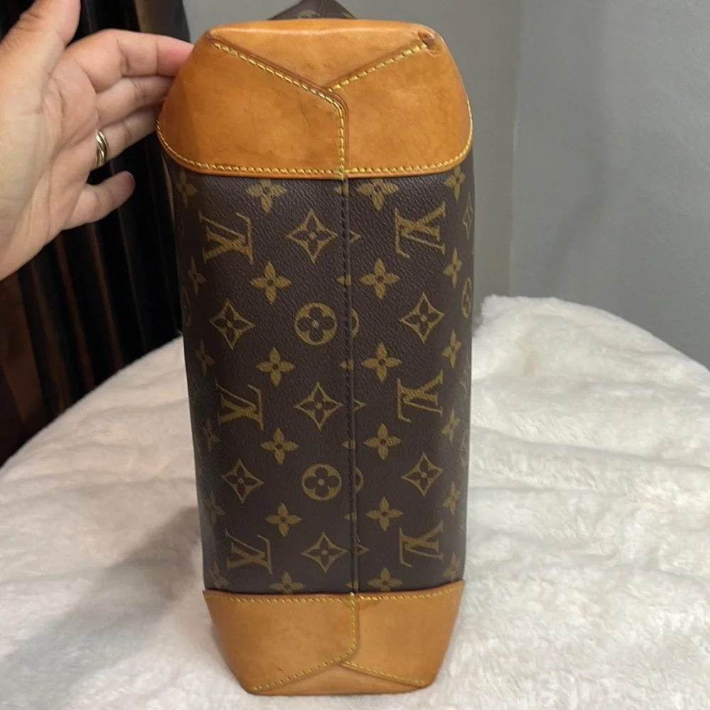 ❌SOLD❌Louis Vuitton Berri MM Bag - Picture 11 of 17